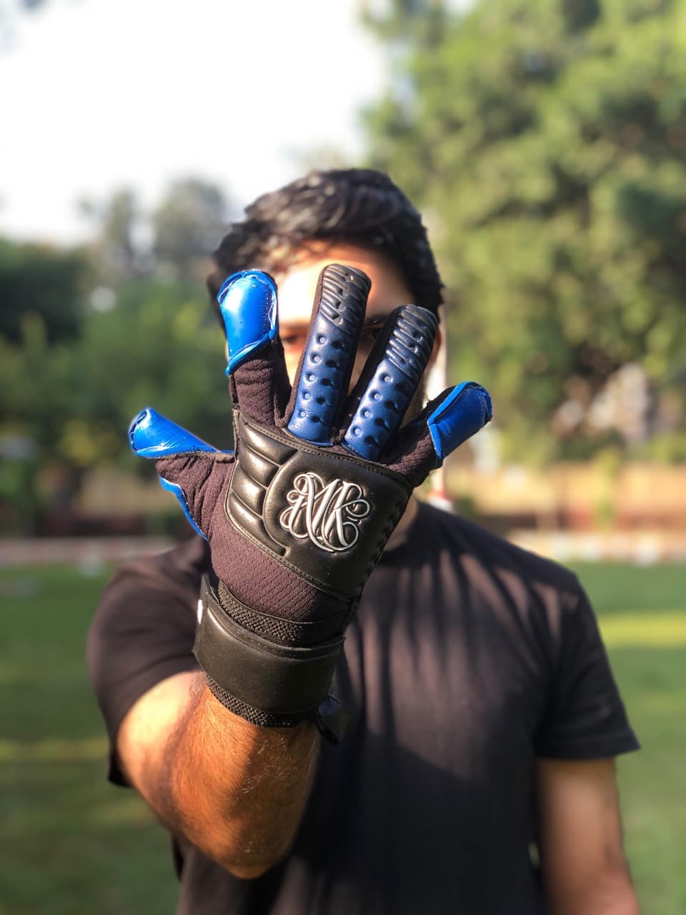 GOALKEEPER GLOVES